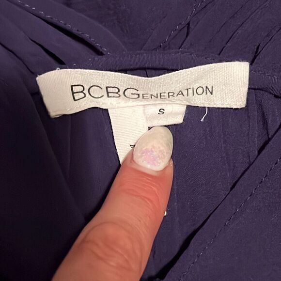 BCBGeneration Women's V-Neck High Low Hem Strappy Back Tank Top - Picture 7 of 8